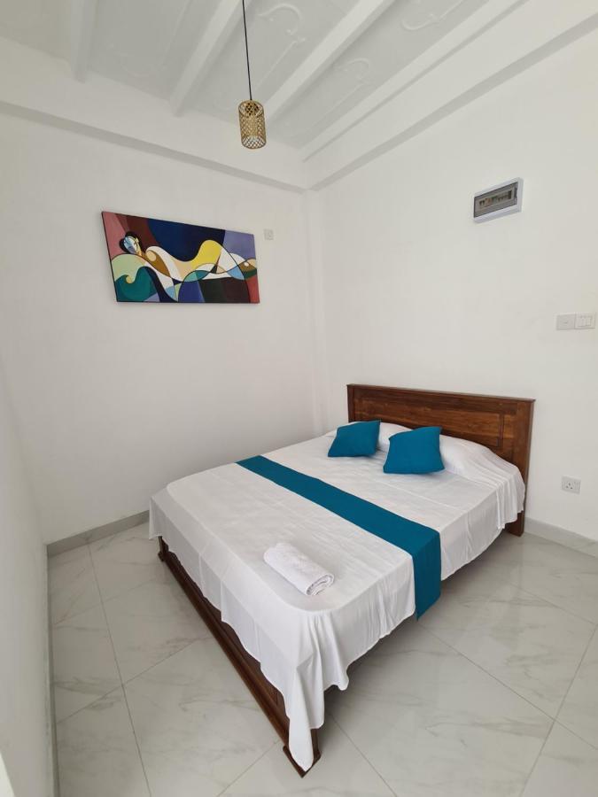 Ceylon Lodge - Airport Transit Hostel Negombo Exterior foto